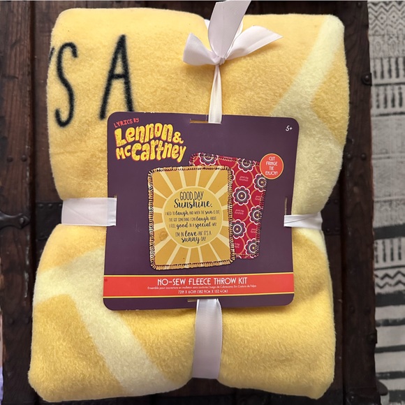 The Beatles Other - NWT! Good Day Sunshine Lyrics by Lennon & McCartney No Sew Fleece Throw